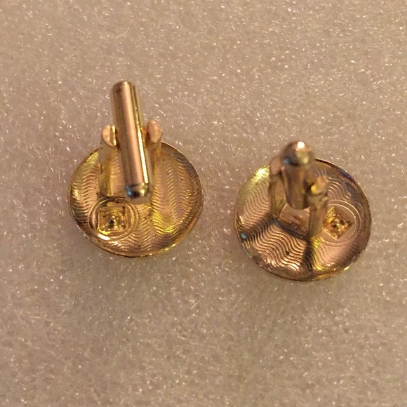 Cufflink - Picture 2 of 4